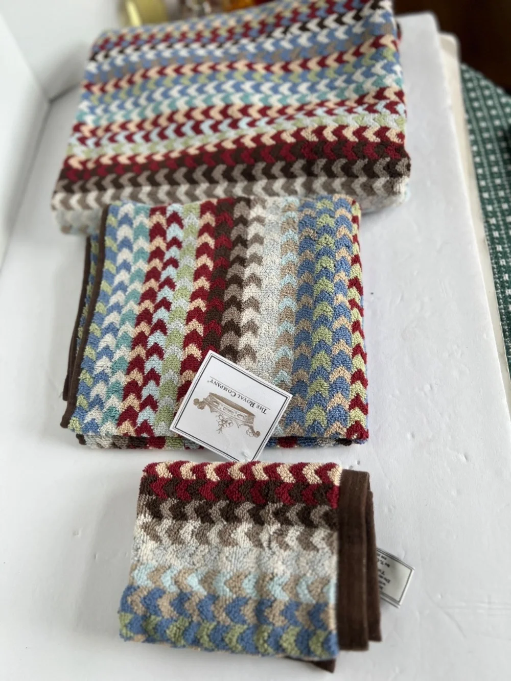 THE ROYAL COMPANY chevron towel set ~ guest ~ dorm room NWT